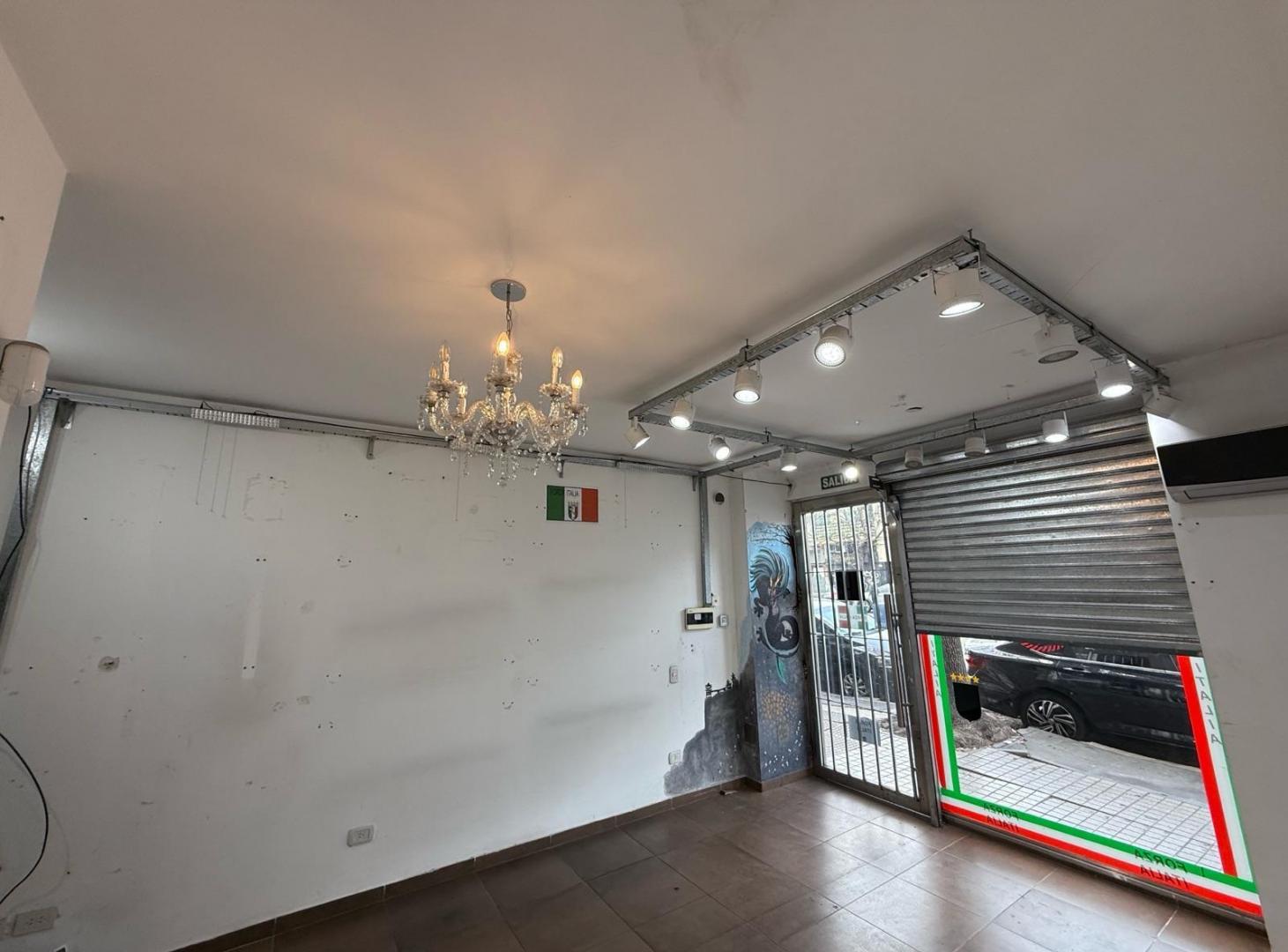 Foto de Local comercial en Avenida Triunvirato, imagen 2