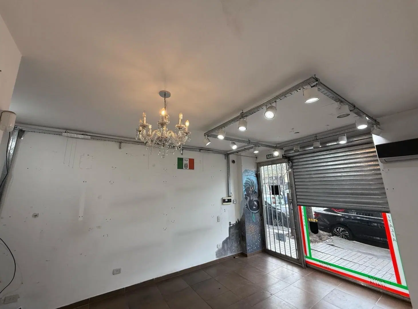 Local comercial en Avenida Triunvirato 2