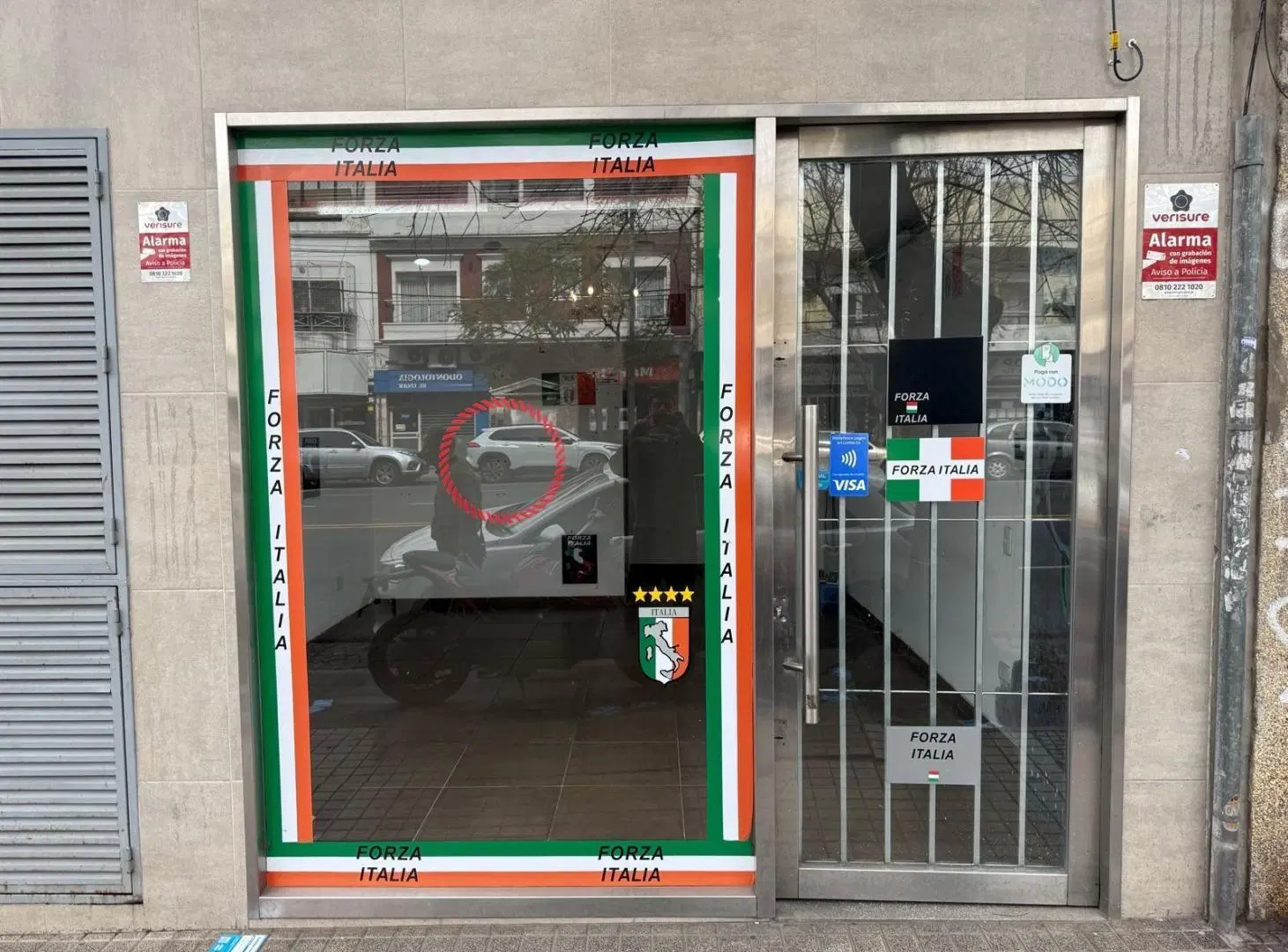 Local comercial en Avenida Triunvirato 8