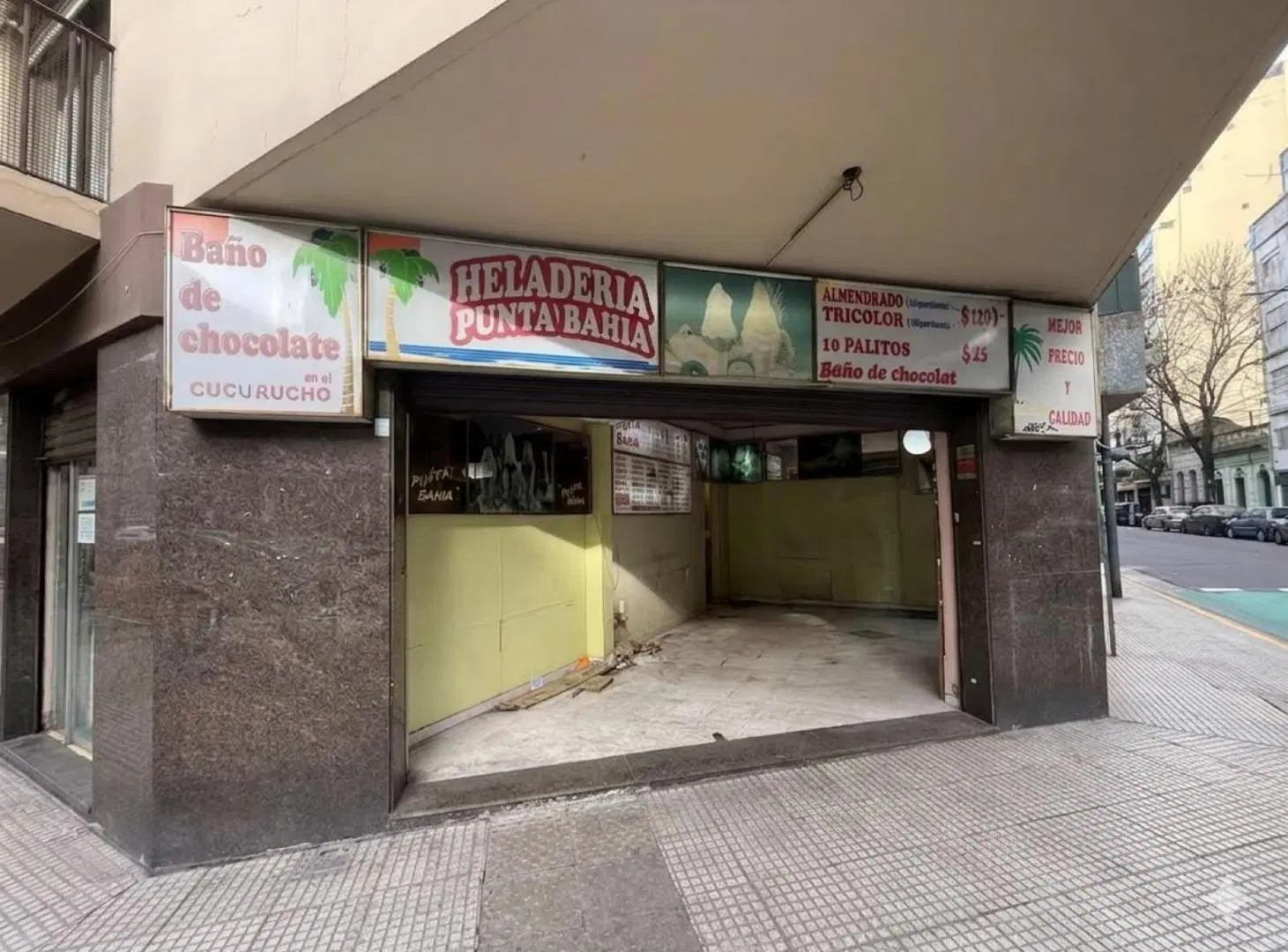 Local comercial en esquina Monserrat 2