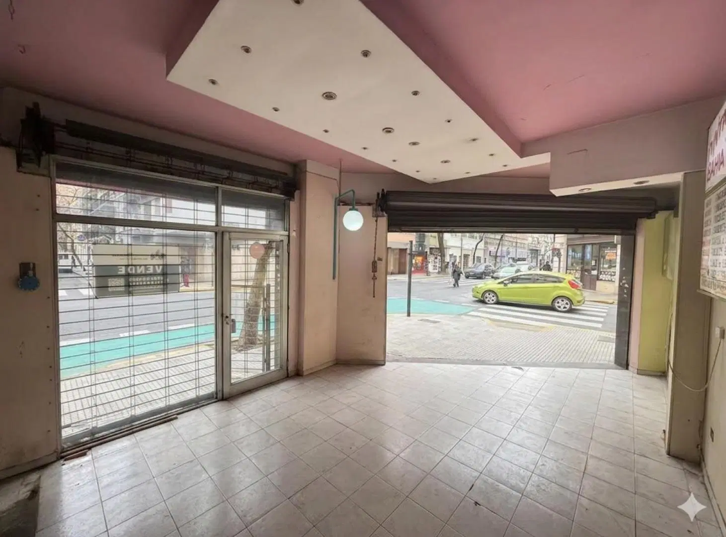 Local comercial en esquina Monserrat 3