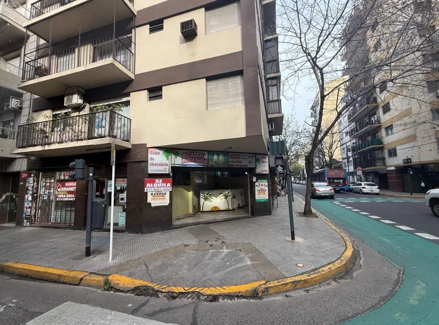 Local comercial en esquina Monserrat 4