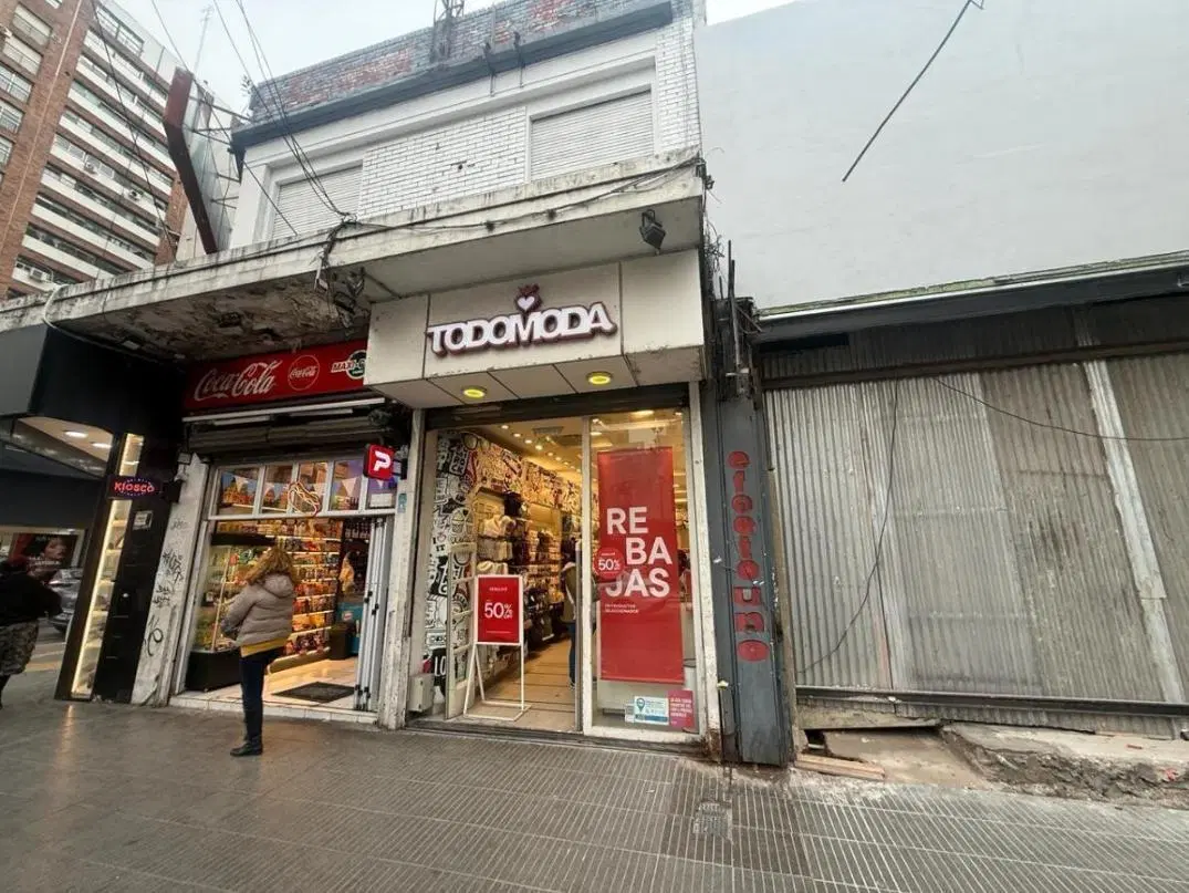 Local sin expensas en Cabildo y Olazabal 1