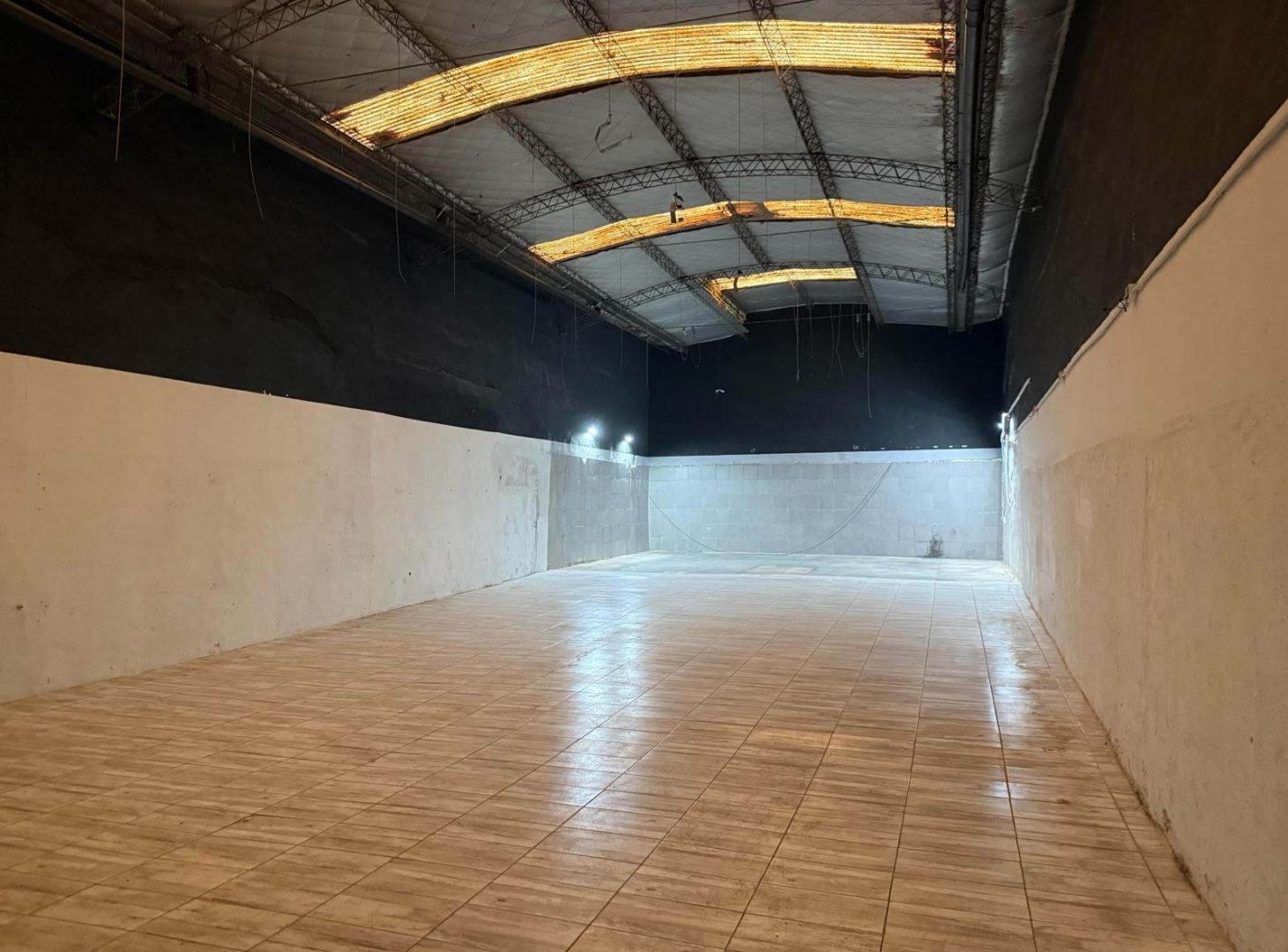 Foto de Local comercial con planta libre en Flores, imagen 4