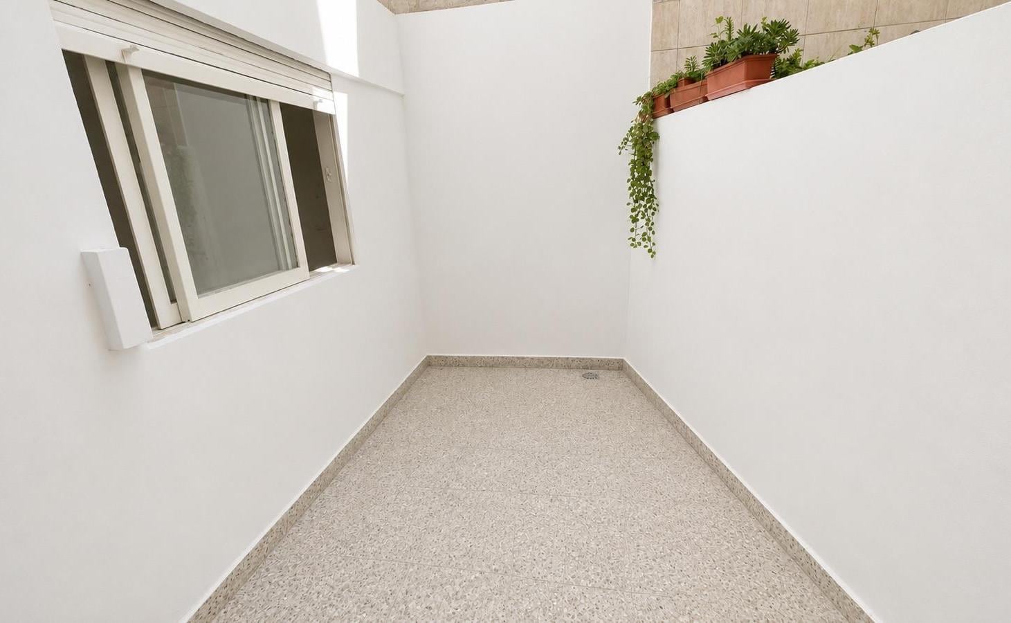Foto de Departamento en Alquiler / 2 ambientes C/ Patio / Lavadero Independiente, imagen 4