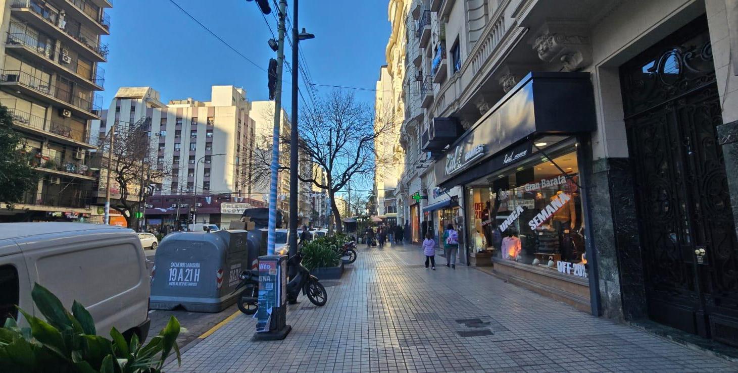 Foto de Local de 8m de frente sobre Av. Rivadavia a metros de Acoyte, imagen 5