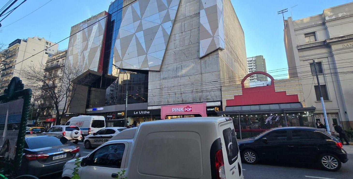 Foto de Local de 8m de frente sobre Av. Rivadavia a metros de Acoyte, imagen 1