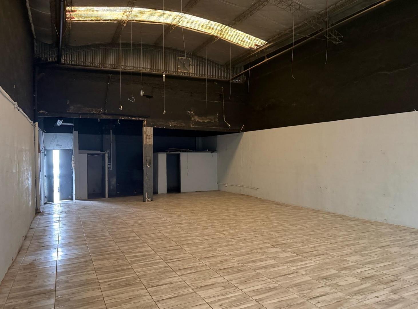 Foto de Local comercial con planta libre en Flores, imagen 3