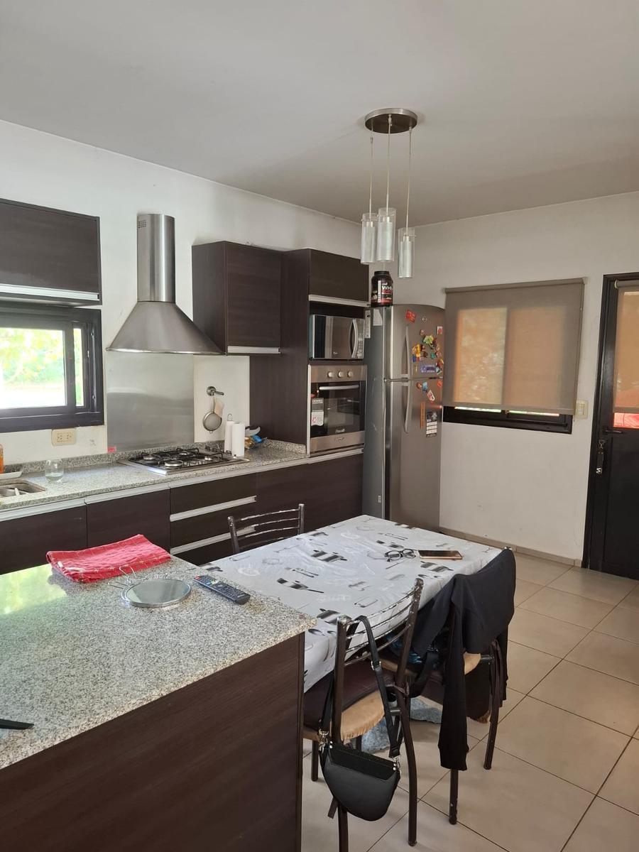 Foto de HERMOSA CASA 5 AMBIENTES CON PILETA EN BARRIO CERRADO EL RECODO, imagen 2