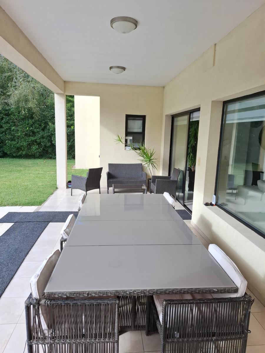 Foto de HERMOSA CASA 5 AMBIENTES CON PILETA EN BARRIO CERRADO EL RECODO, imagen 3