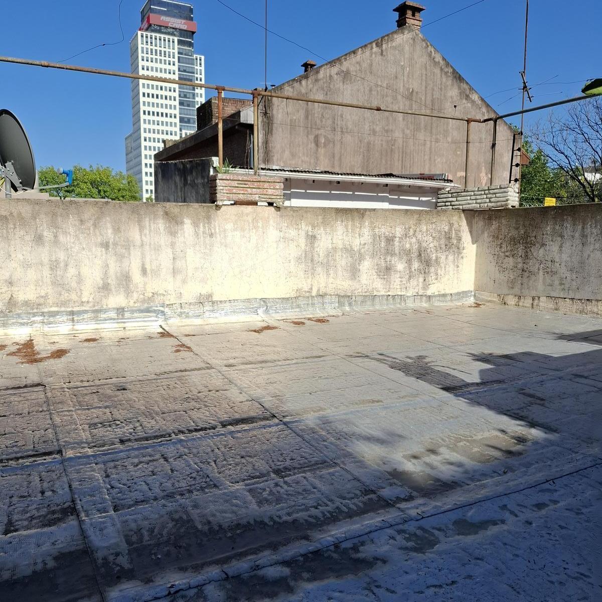 Gran PH 4 Ambientes con Terraza y 2 Patios - a Refaccionar - Excelente Ubicacion 4
