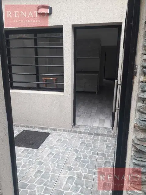 HERMOSO DEPTO. TIPO PH DE 2 AMBIENTES CON PATIO EN ALQUILER 1