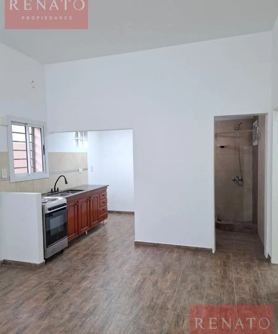 HERMOSO DEPTO. TIPO PH DE 3 AMBIENTES CON PATIO EN ALQUILER - MUNRO 5