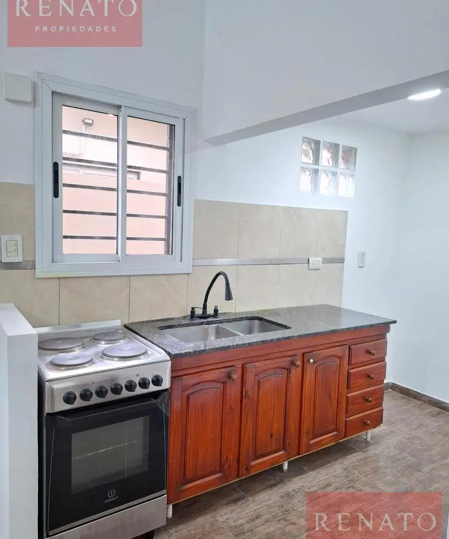 HERMOSO DEPTO. TIPO PH DE 3 AMBIENTES CON PATIO EN ALQUILER - MUNRO 4