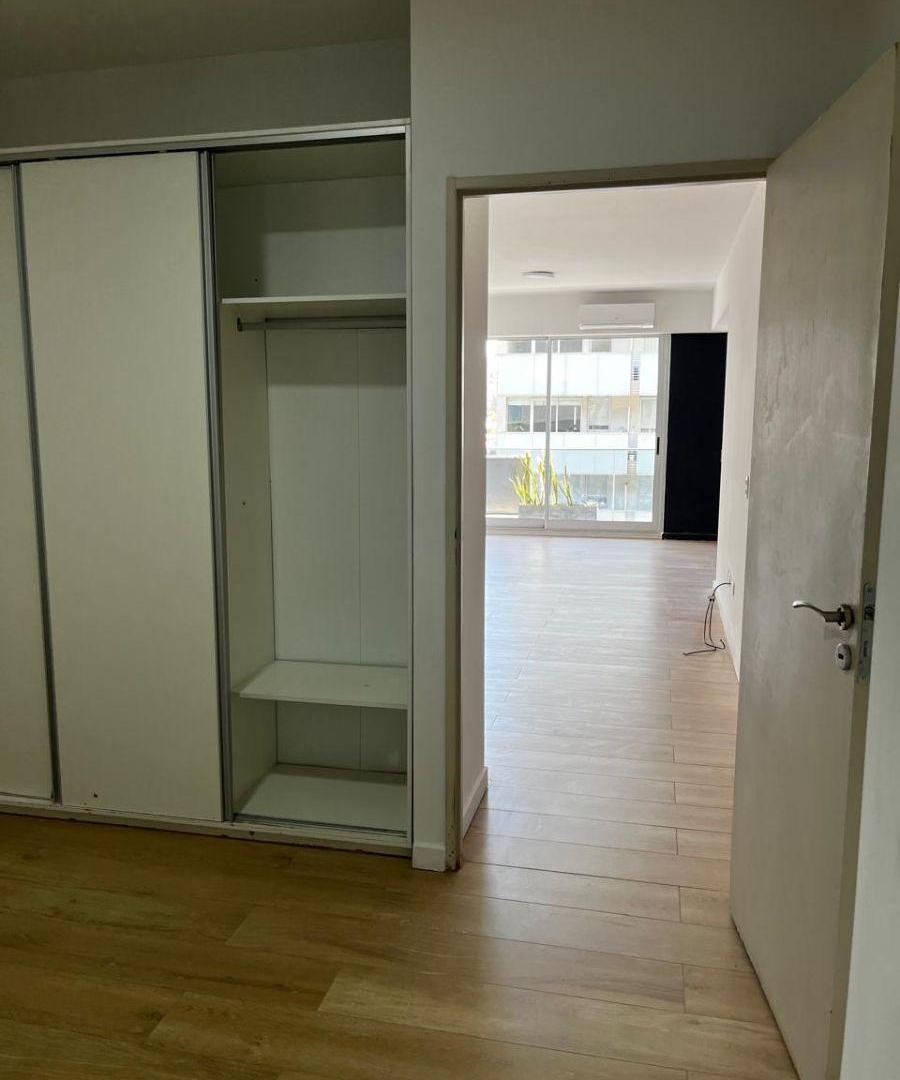 Foto de 2 Ambientes, Luminoso, Impecable Recien Pintado, Cochera, Laundry., imagen 5
