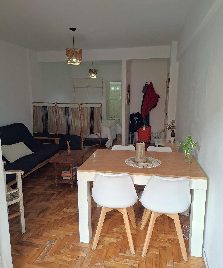 Foto de Monoambiente ambolado equipado cálido al frente cocina independiente, imagen 3