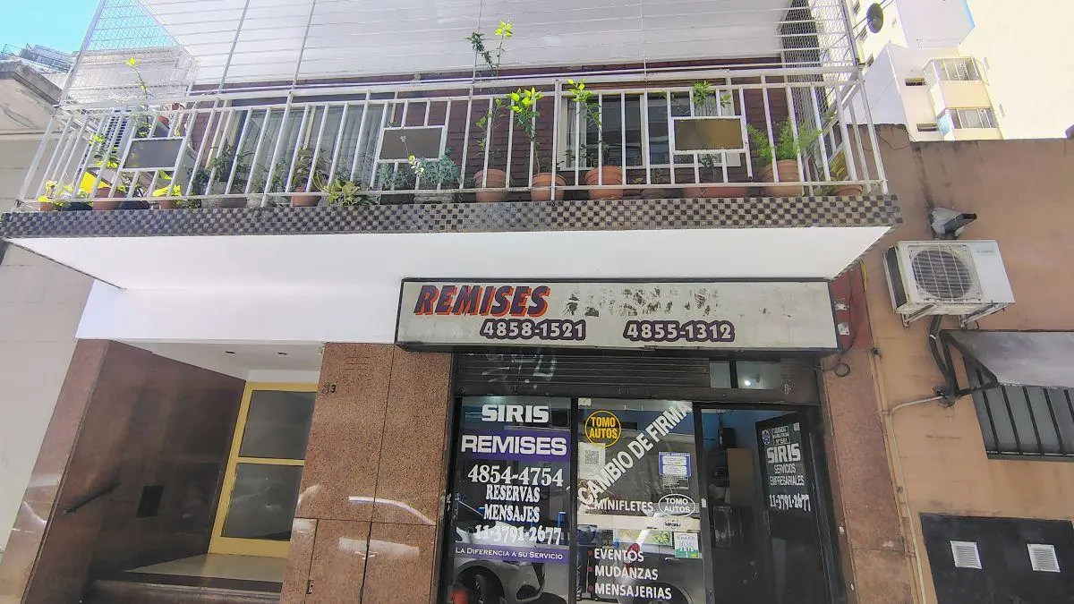 Excelente Local a la calle 2