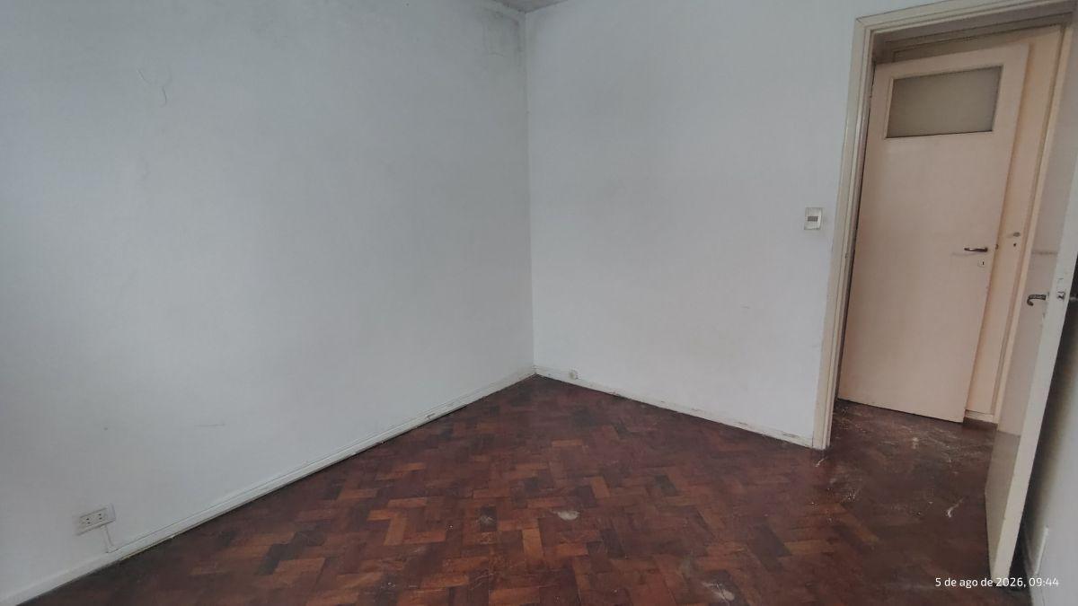 Foto de Depto lateral de 2 amb sobre avenida, imagen 2
