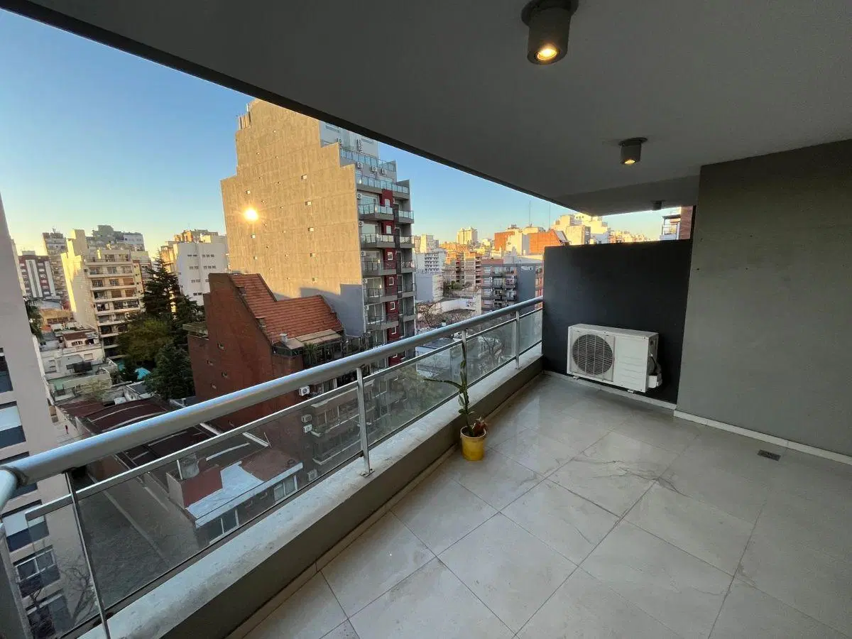 Hermoso depto de 1 ambiente, todo al frente, con balcón terraza, piso 8° vidrios dobles, todo nuevo 2