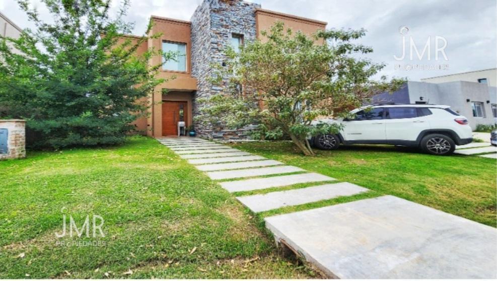 Casa en Los Arces | Excelente Estado y Calidad Constructiva | 410 m² Lote | Pileta