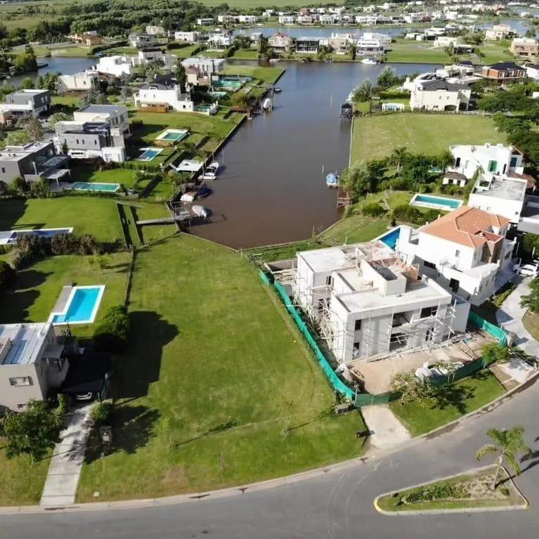 Lote a la laguna en San Marco, Villanueva | Con amarra propia entorno consolidado