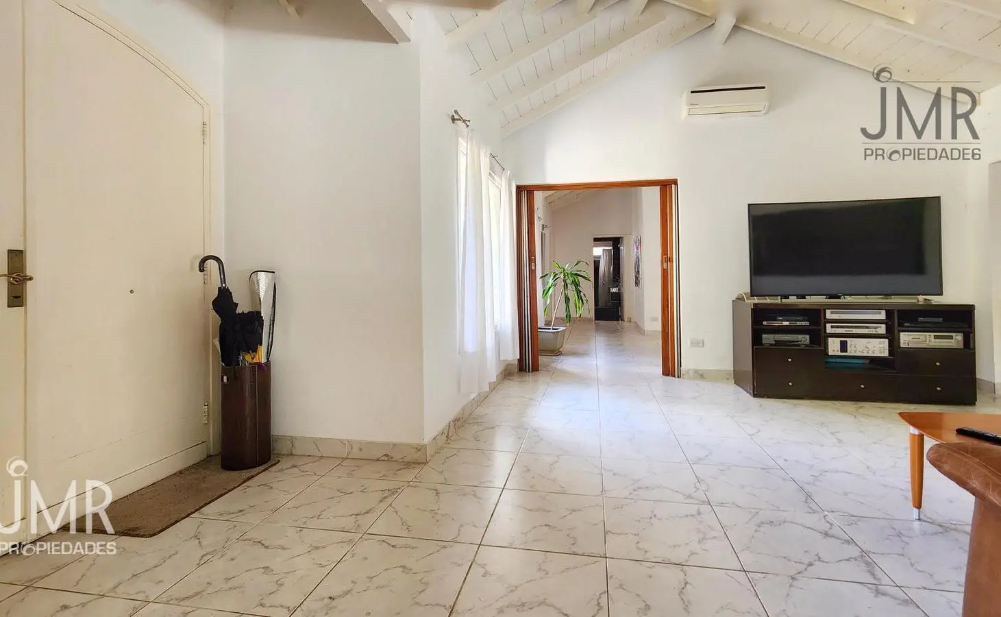 Casa en Lagartos sobre lote 1600 m² con pileta y golf — apto crédito 2