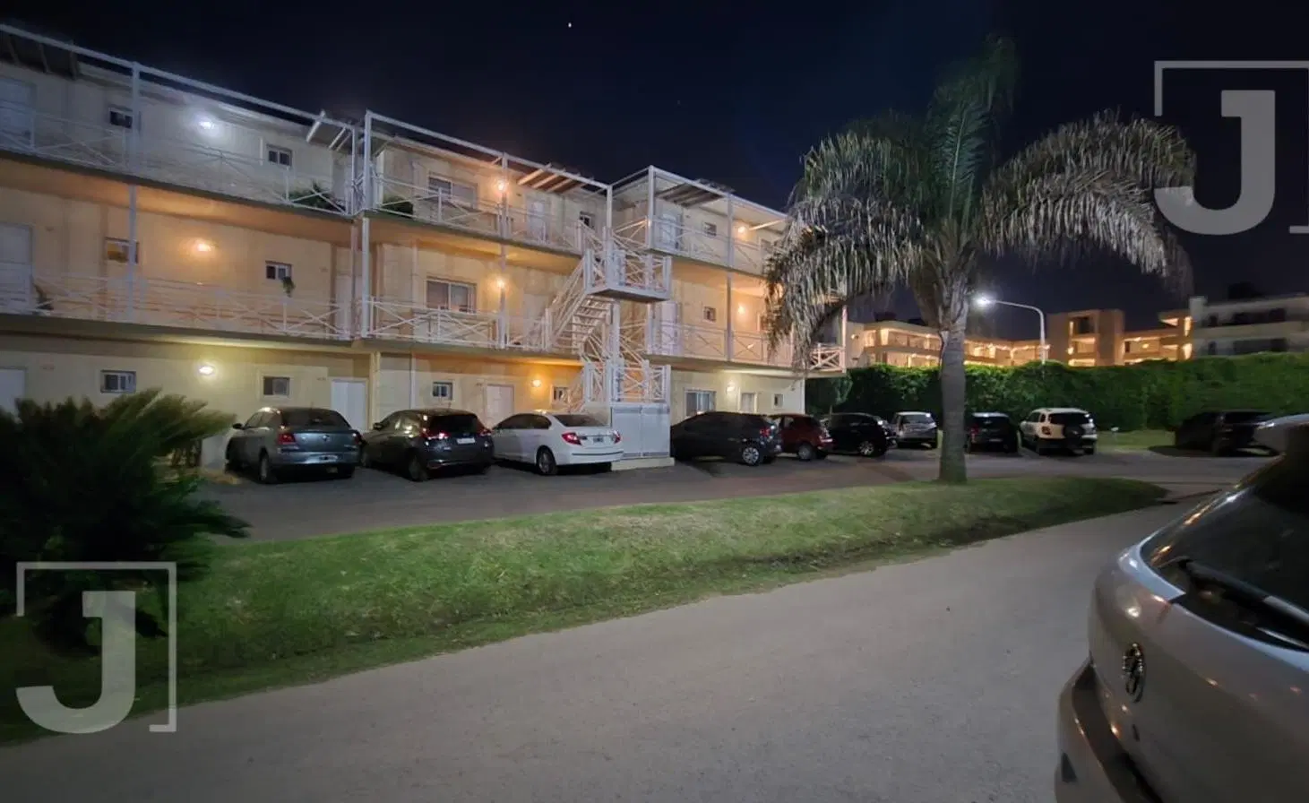 MONOAMBIENTE EN  ALQUILER CON PATIO Y COCHERA EN LA LONJA – PILAR 2
