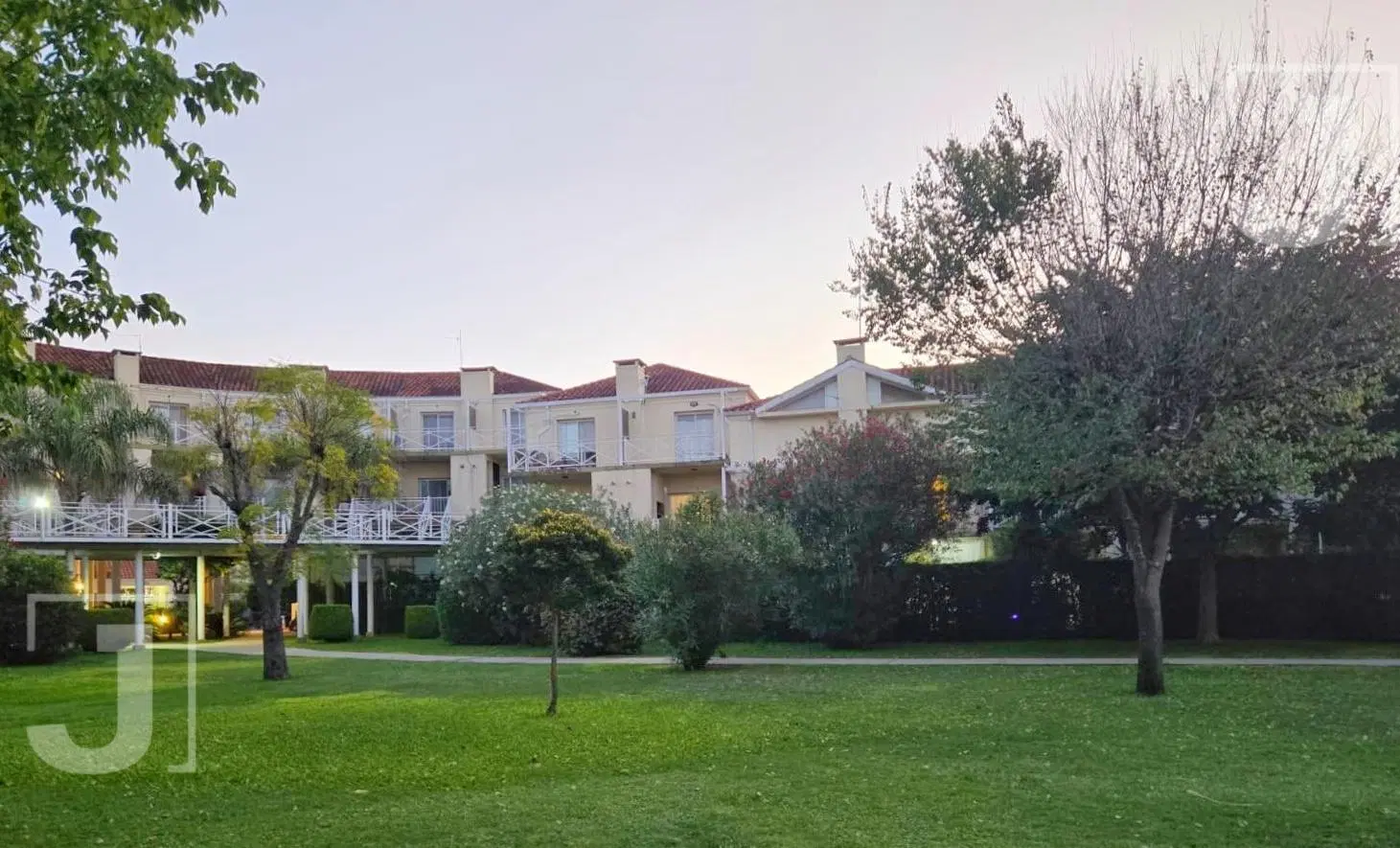 MONOAMBIENTE EN  ALQUILER CON PATIO Y COCHERA EN LA LONJA – PILAR 3