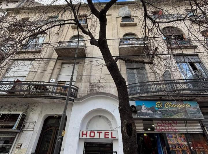 Oportunidad en Balvanera – 11 Ambientes con Patio, Balcón y 3 Depósitos 2