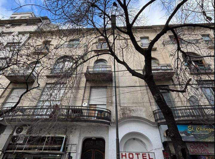 Oportunidad en Balvanera – 11 Ambientes con Patio, Balcón y 3 Depósitos 4
