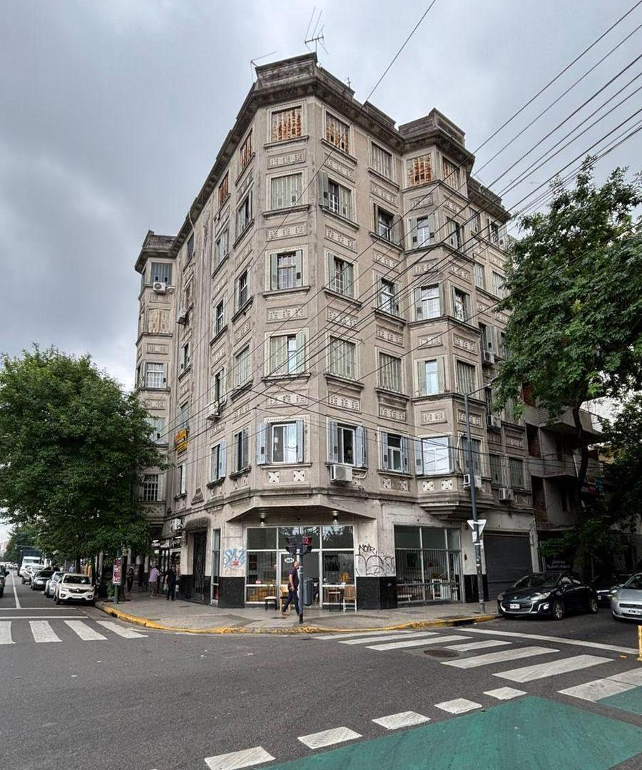 Local en esquina sobre Av. San Juan, zona de alto transito peatonal y vehicular, 120M2