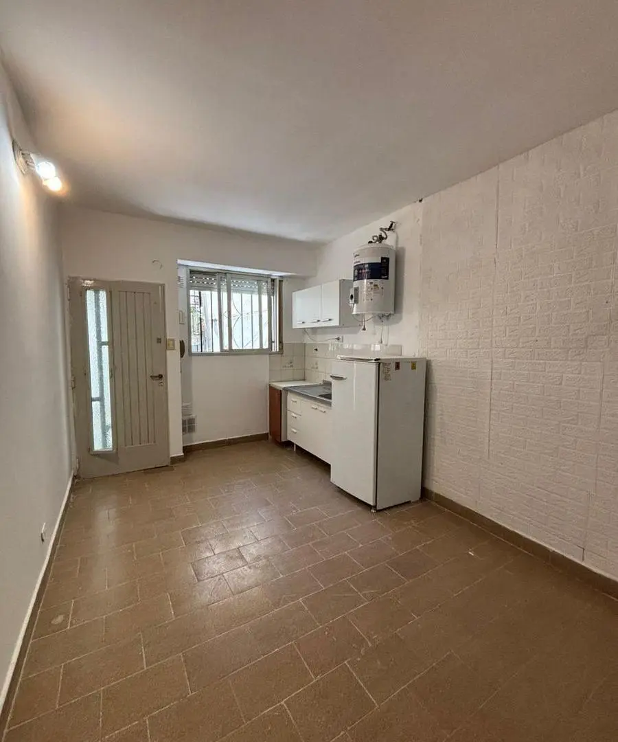 Venta departamento luminoso en alquiler en Congreso - monoambiente sobre Av. Rivadavia 4