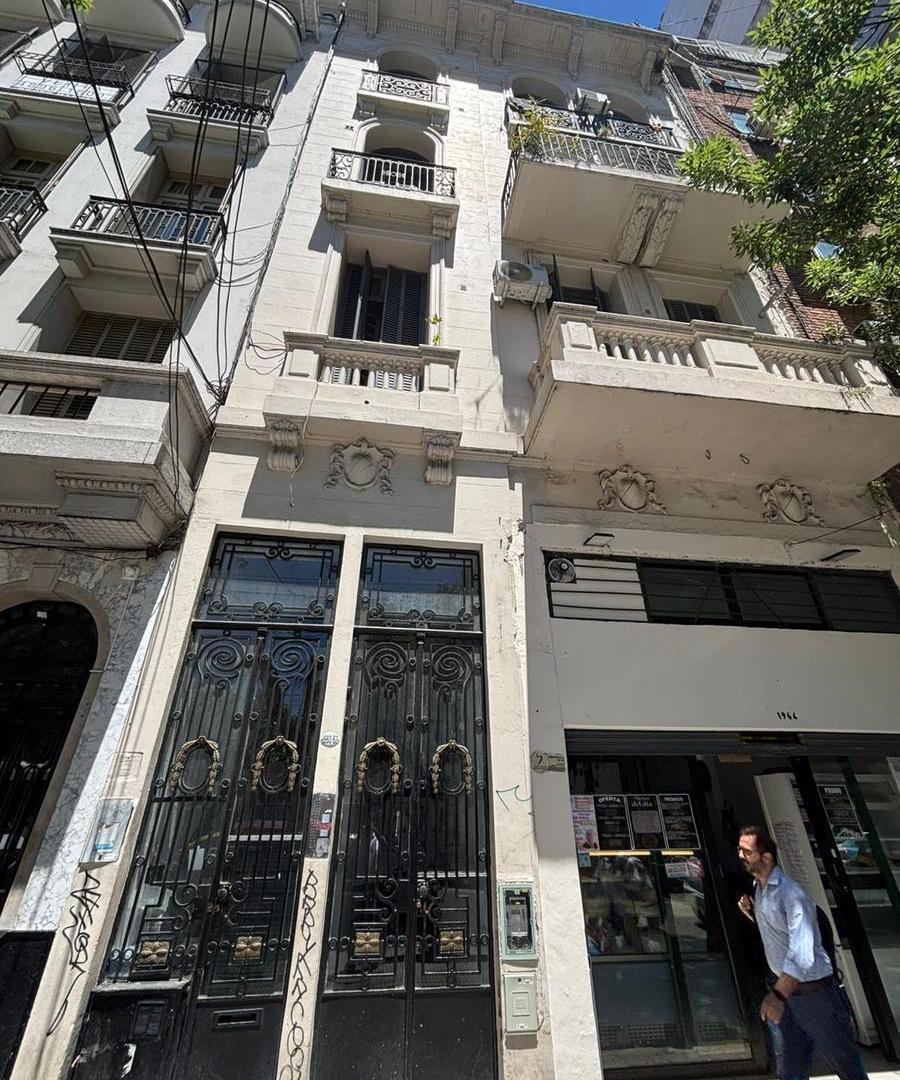 Venta departamento luminoso en alquiler en Congreso - monoambiente sobre Av. Rivadavia