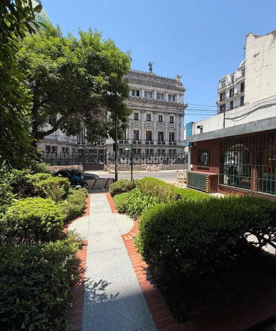 Venta Departamento 4 ambientes con dependencias - 2 balcones - frente - Congreso 5