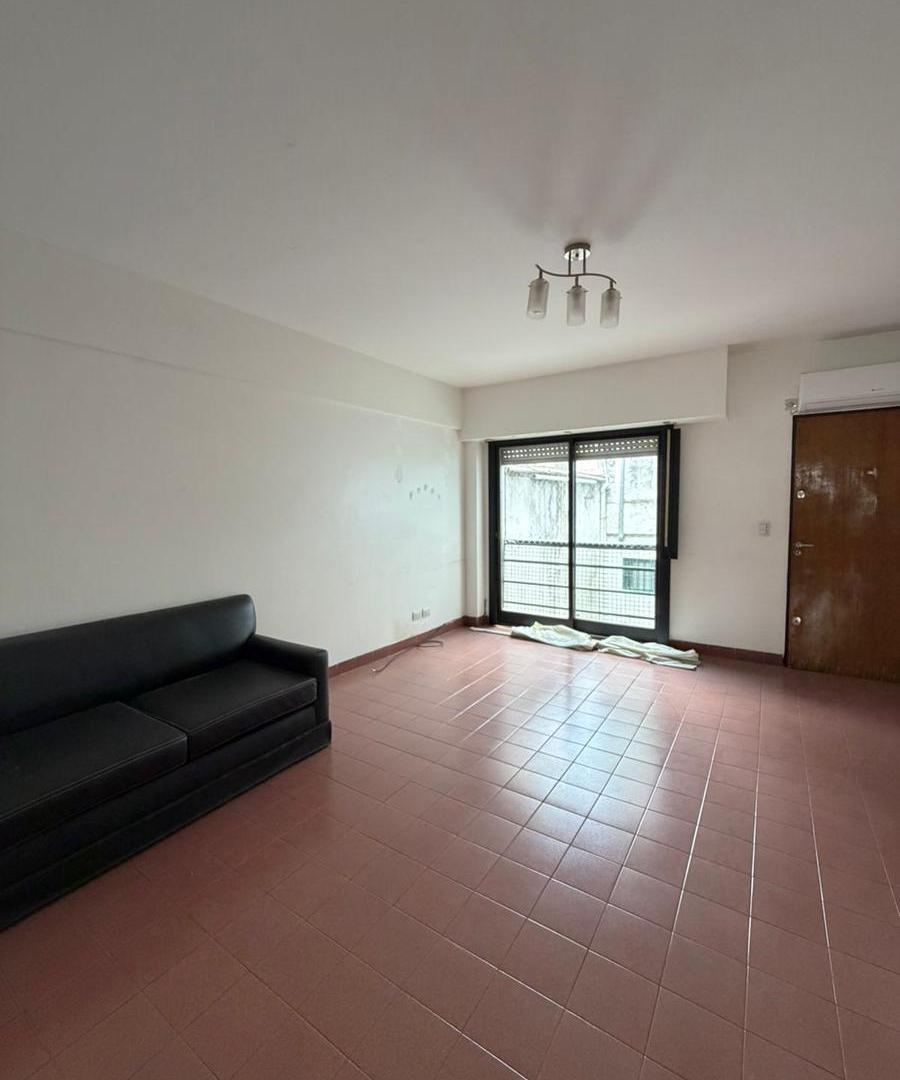 Venta Departamento Balvanera contrafrente - 2 ambientes con balcón en un 5º piso muy luminoso