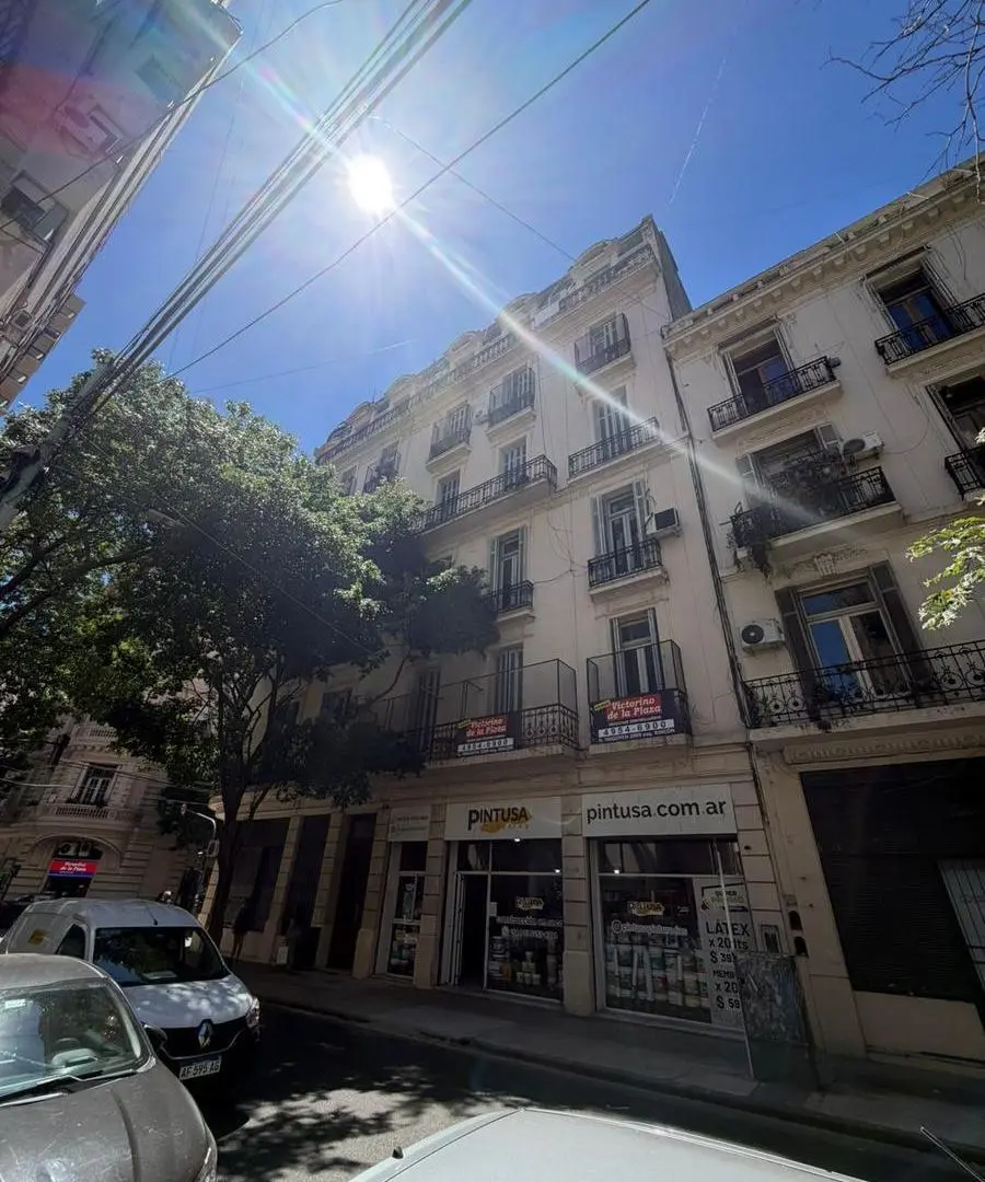Venta Departamento 136m2 excelente ubicación, a refaccionar, alto potencial 2