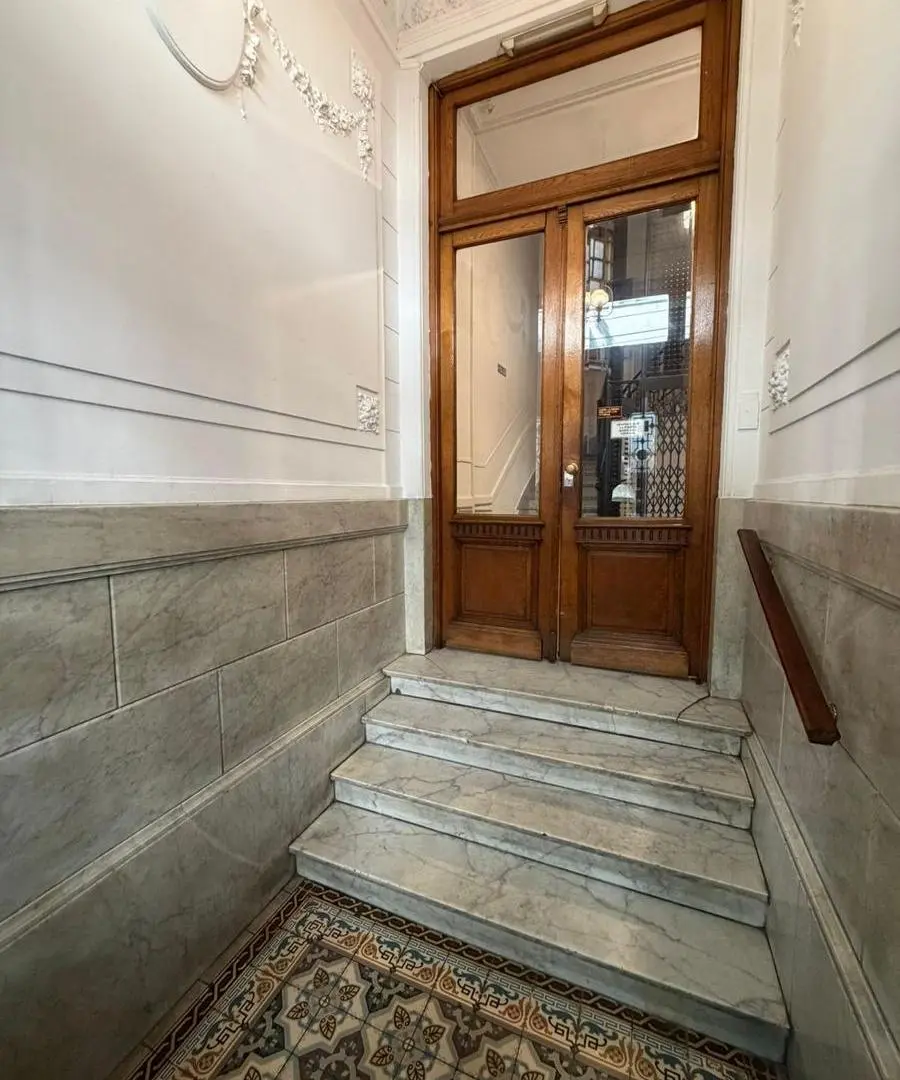Venta Departamento 136m2 excelente ubicación, a refaccionar, alto potencial 3