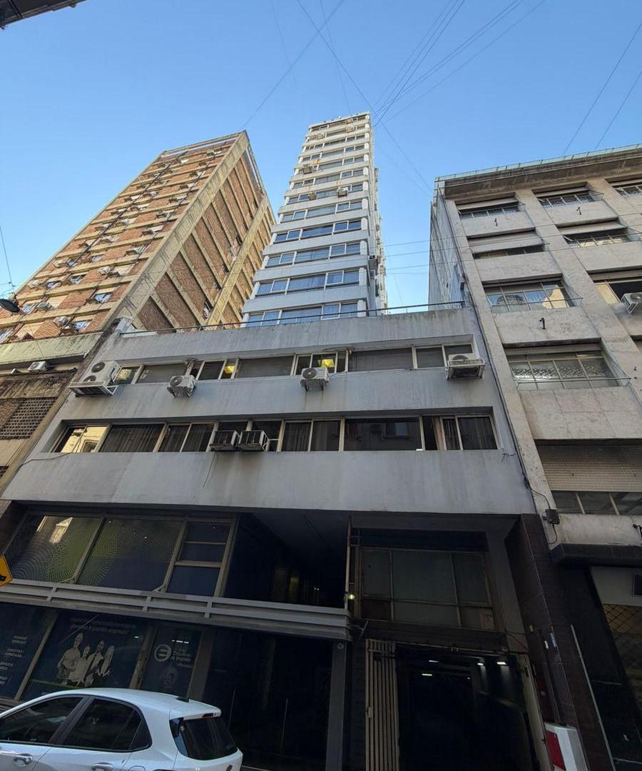 Hermosa y amplia OFICINA con COCHERA sobre Av.Rivadavia al 1300