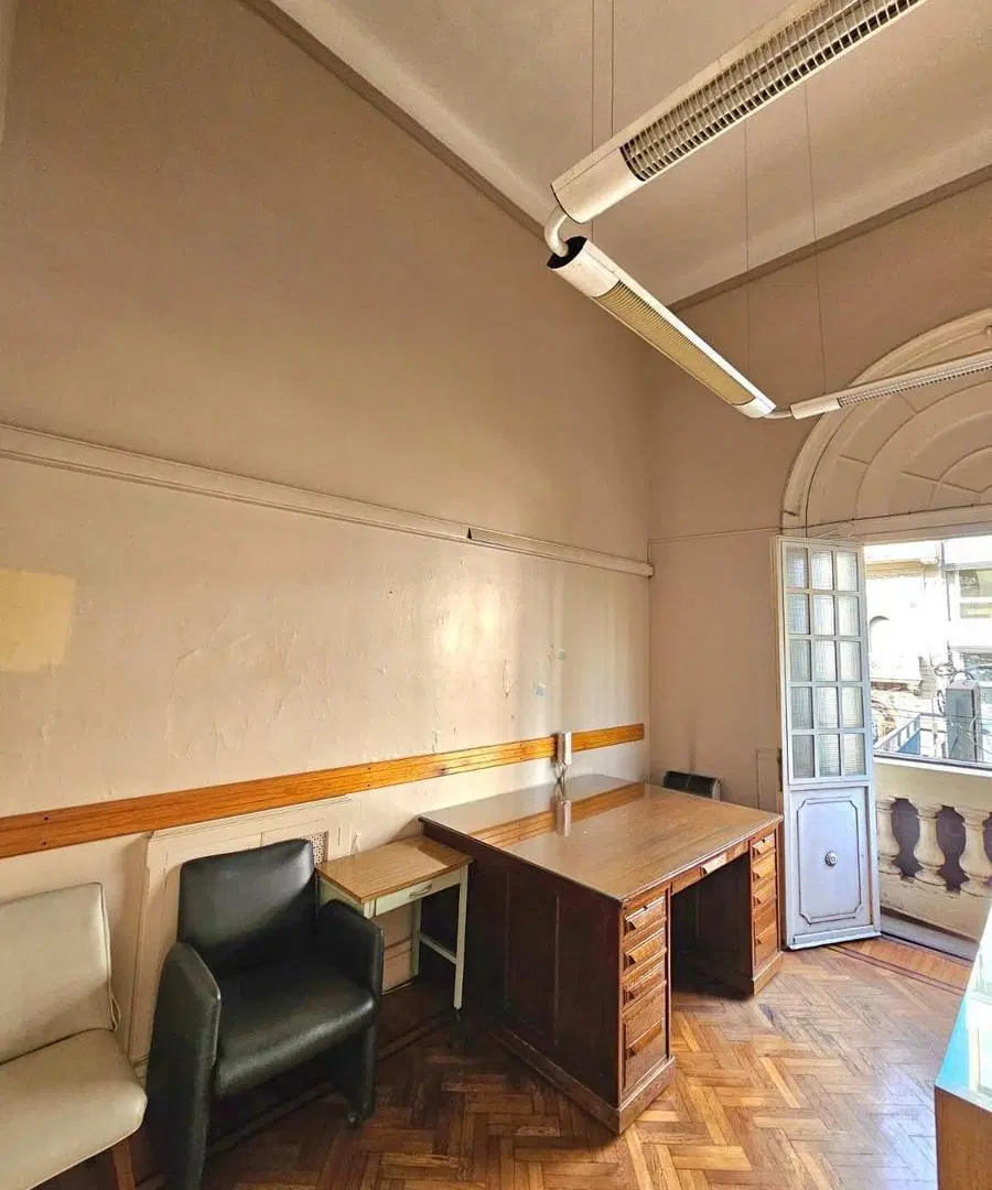 Departamento / Oficina / Consultorio - Av. Belgrano y Av. Entre Ríos  - 240m2 3