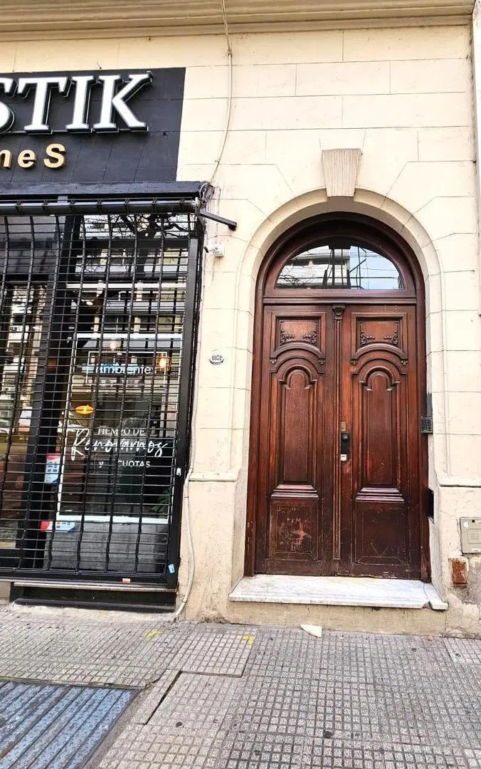 Departamento / Oficina / Consultorio - Av. Belgrano y Av. Entre Ríos  - 240m2 2