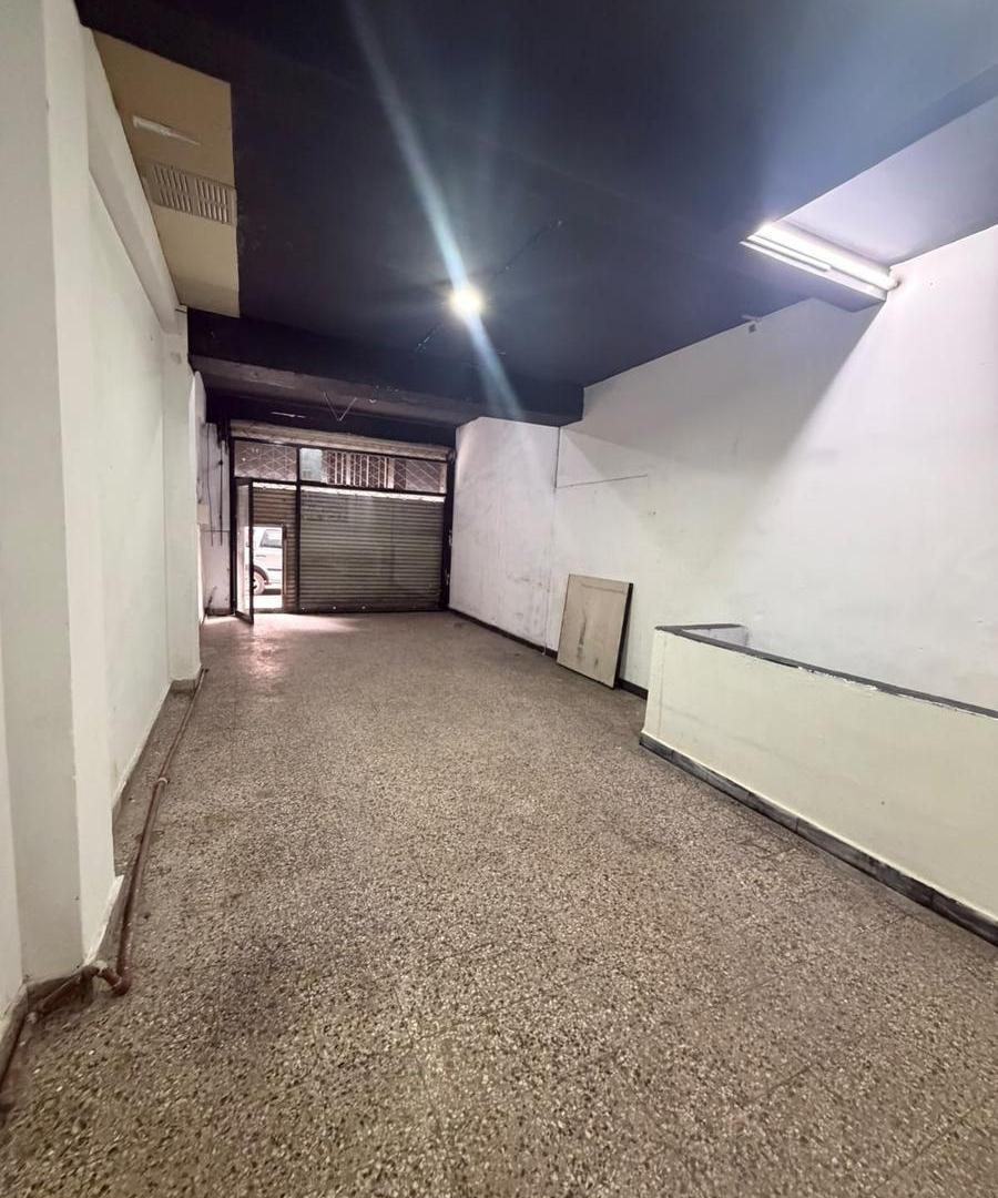 Foto de Local en alquiler Rincon y Av. Rivadavia 100m2, imagen 3