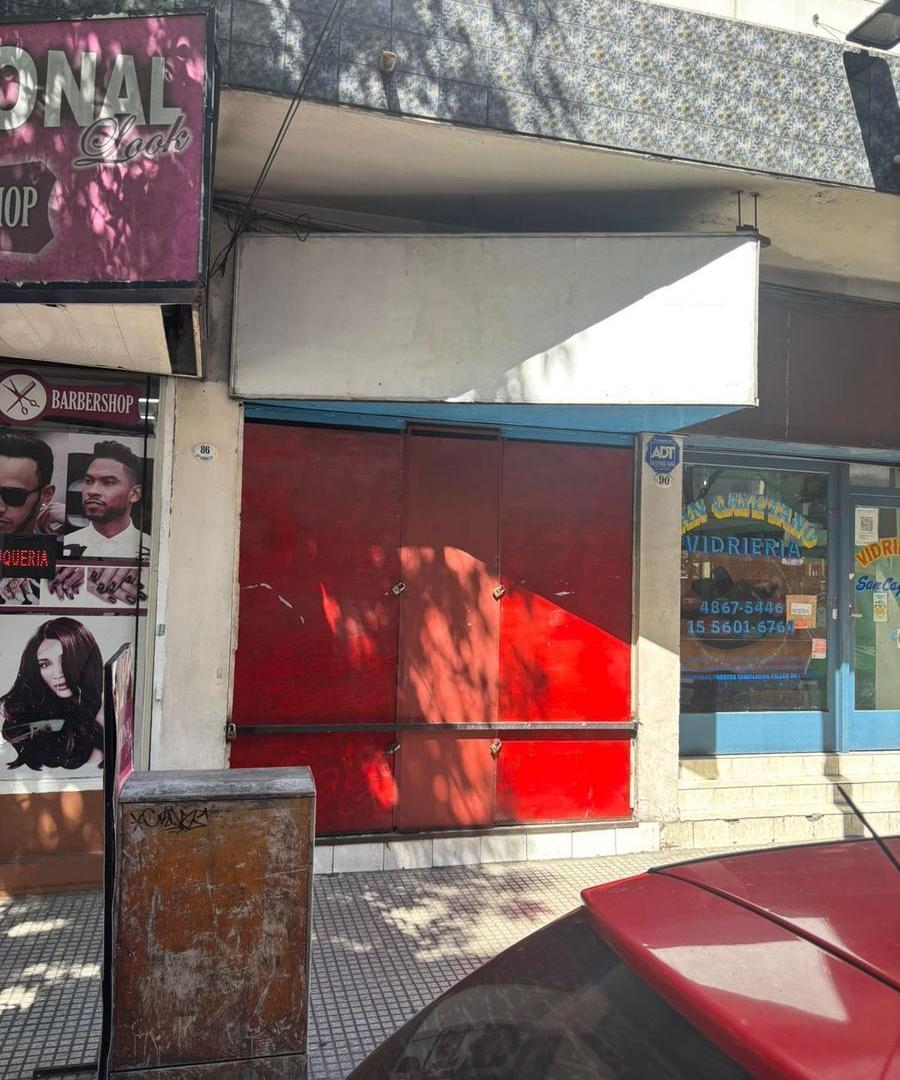 Foto de EXCELENTE LOCAL EN ZONA ONCE - ALTO TRANSITO PEATONAL Y VEHICULAR, imagen 3
