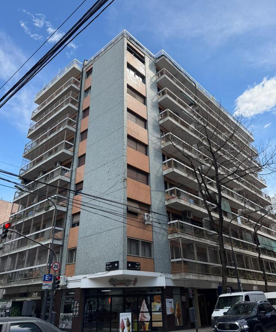 Foto de 2 AMBIENTES AL FRENTE CON BALCÓN CORRIDO Y COCHERA FIJA – CASTELBAJAC, imagen 2
