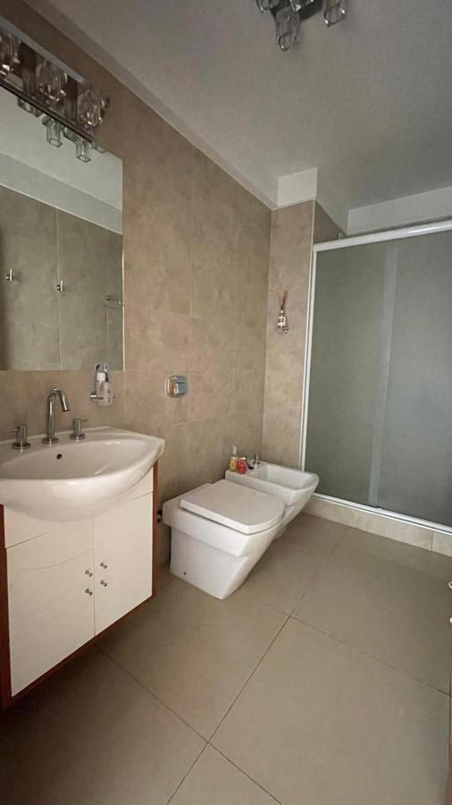 Foto de PISO 4 AMB. EN VENTA CON PALIER PRIVADO Y 3 COCHERAS CUBIERTAS EN LANUS, imagen 2