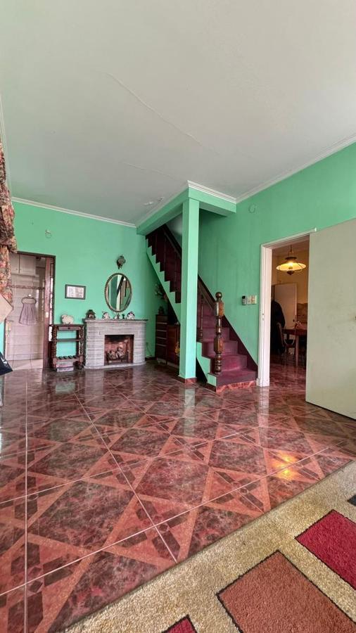 CASA CON 2 LOCALES Y FONDO LIBRE BANFIELD