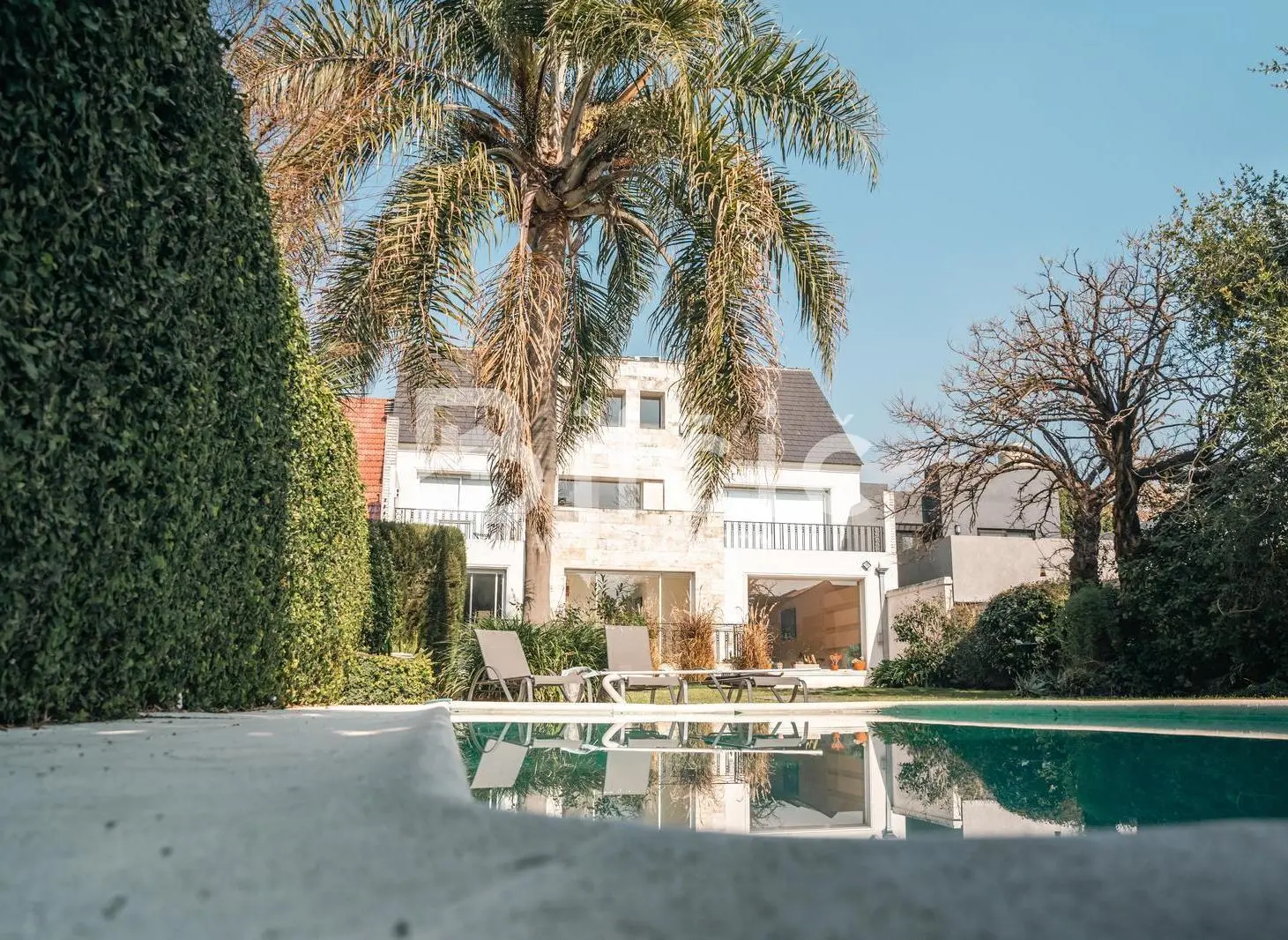 Casa 9 amb. con piscina en venta en centro de Lomas de Zamora 3