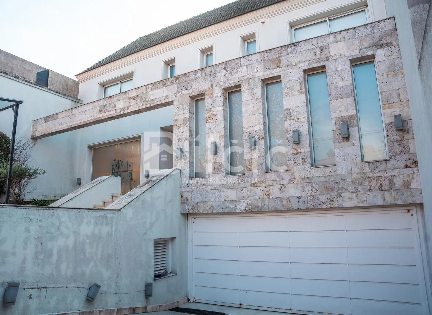 Casa 9 amb. con piscina en venta en centro de Lomas de Zamora 5