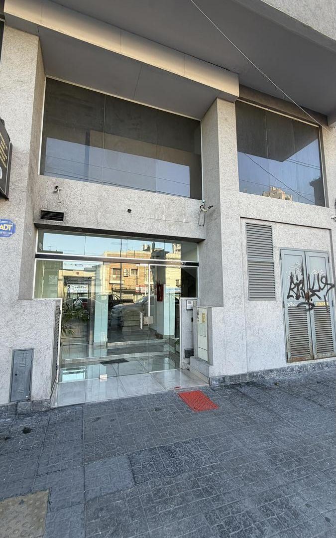 Foto de OFICINA EN ALQUILER SOBRE AVENIDA EN GERLI, imagen 1