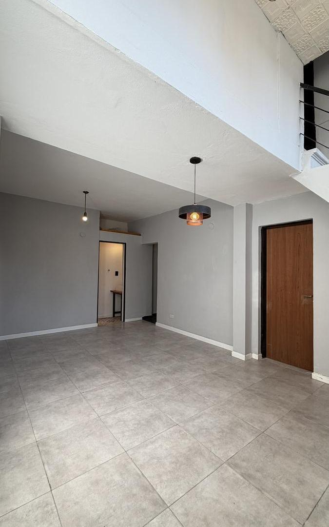 Foto de PH en Venta en Lanús Oeste, imagen 2