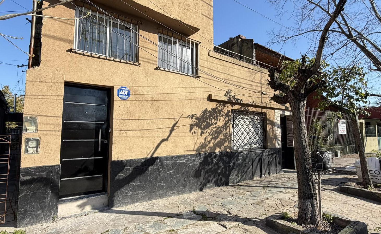 Foto de PH en Venta en Lanús Oeste, imagen 1